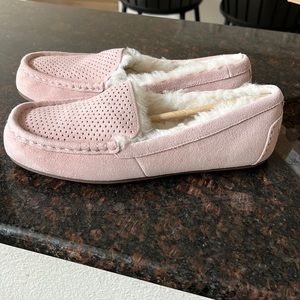 Kookaburra by UGG womens pink slippers size 8